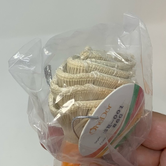 Onedor 24” Platinum Blonde #60 Hair Extensions - Picture 4 of 6